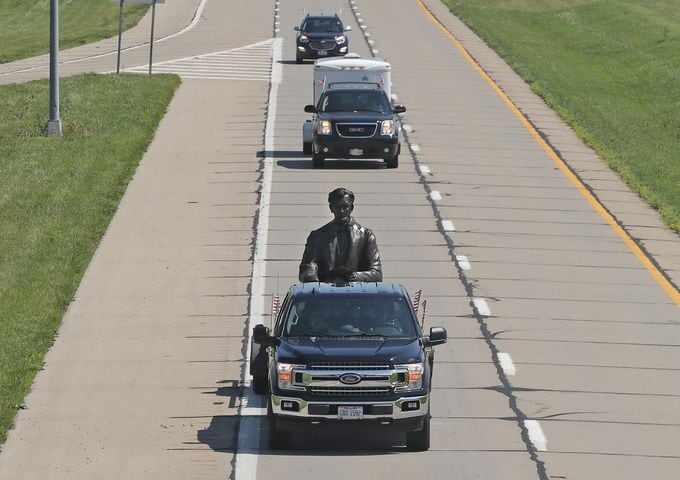 PHOTOS: Transporting Abraham Lincoln Statue