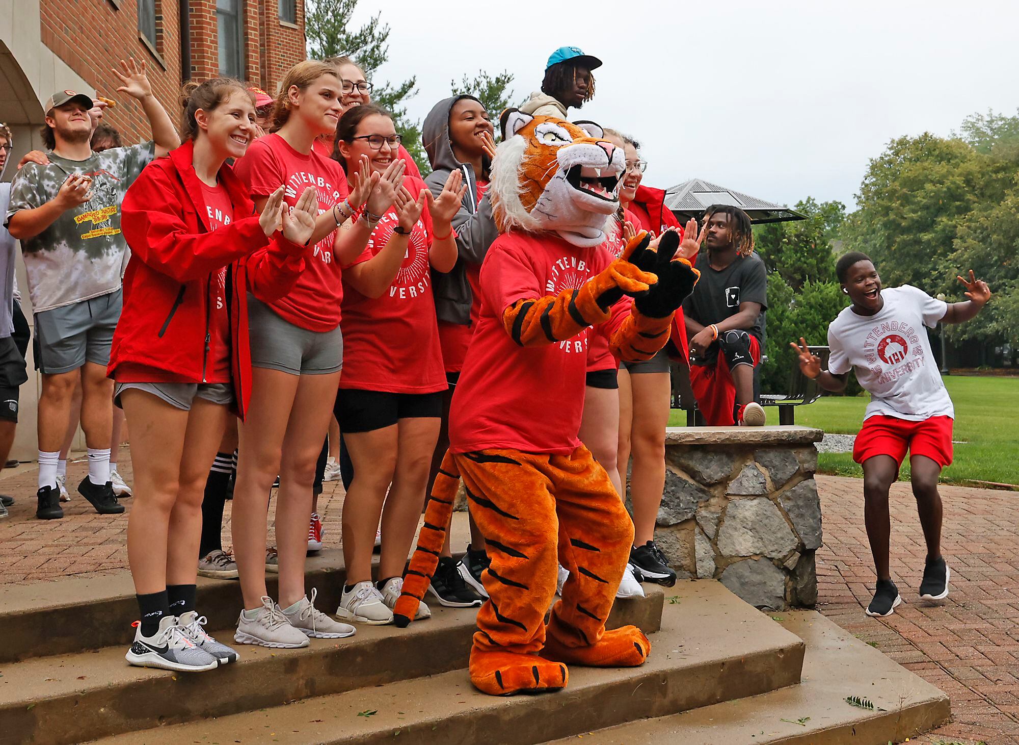 Jim Collins announces 98-man 2023 recruiting class for Wittenberg Tigers  football