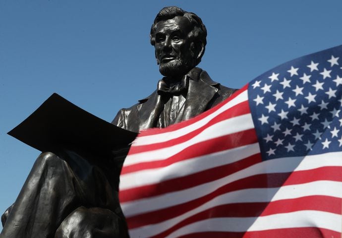 PHOTOS: Transporting Abraham Lincoln Statue