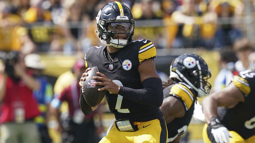 Pittsburgh Steelers quarterback Justin Fields looks for an open receiver during the first half of an NFL football game against the Los Angeles Chargers, Sunday, Sept. 22, 2024, in Pittsburgh. (AP Photo/Matt Freed)