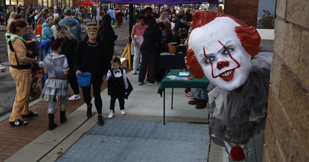 PHOTOS Downtown Springfield businesses offer Trick or Treat