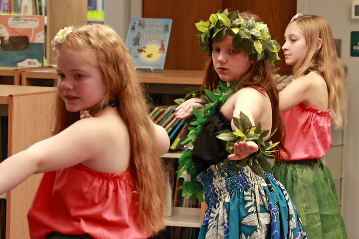 Polynesian Dancers SNS