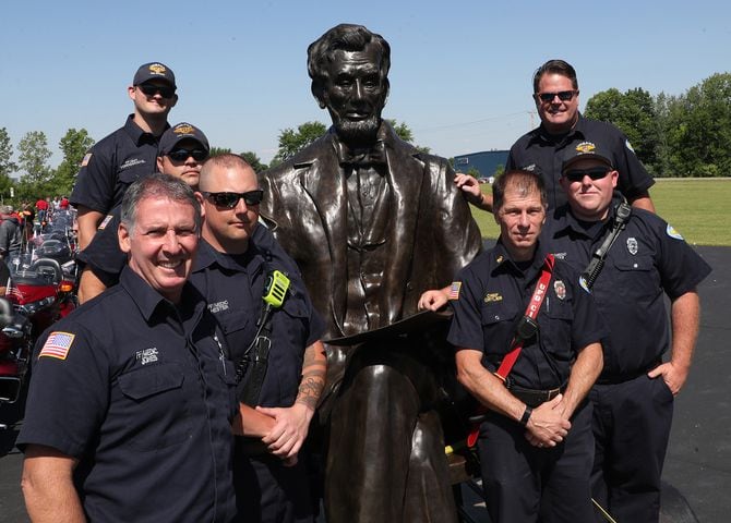 PHOTOS: Transporting Abraham Lincoln Statue