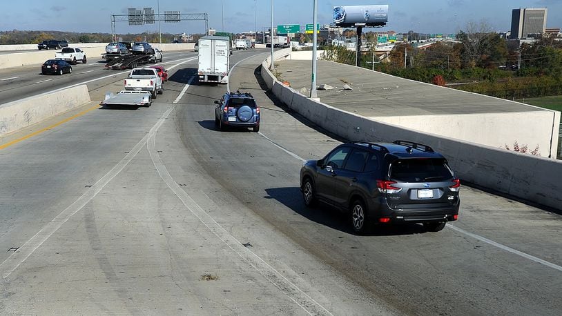 Interstate 75 just north of Washington Street in Dayton ranked 6th on the list of Ohio Department of Transportation's list of crashes on urban freeways for the state. MARSHALL GORBY\STAFF