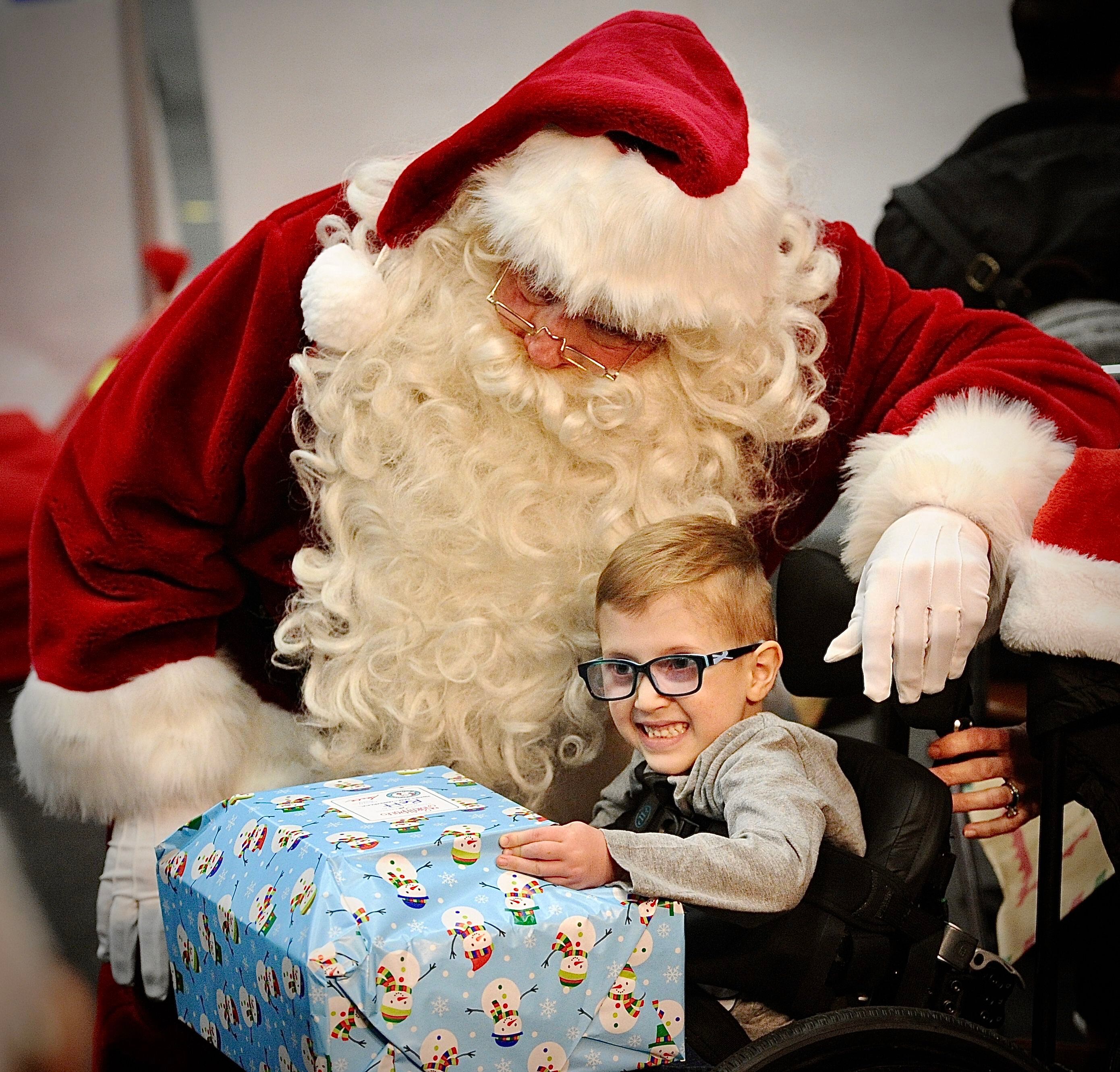 PHOTOS: Rotary makes sure children have a Merry Christmas