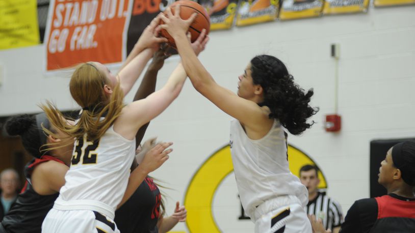 Centerville’s Sam Chable (32) and Amy Velasco contend for a rebound. MARC PENDLETON / STAFF