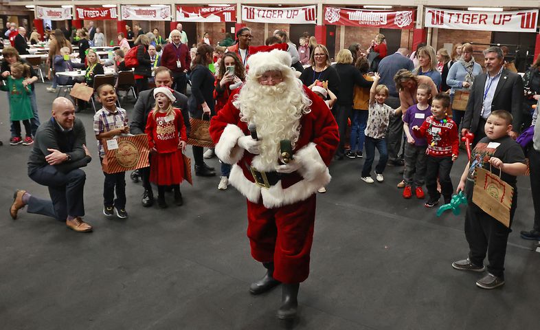 PHOTOS: Rotary makes sure children have a Merry Christmas