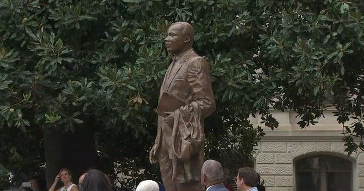 Martin Luther King Jr. statue unveiled at Georgia State Capitol