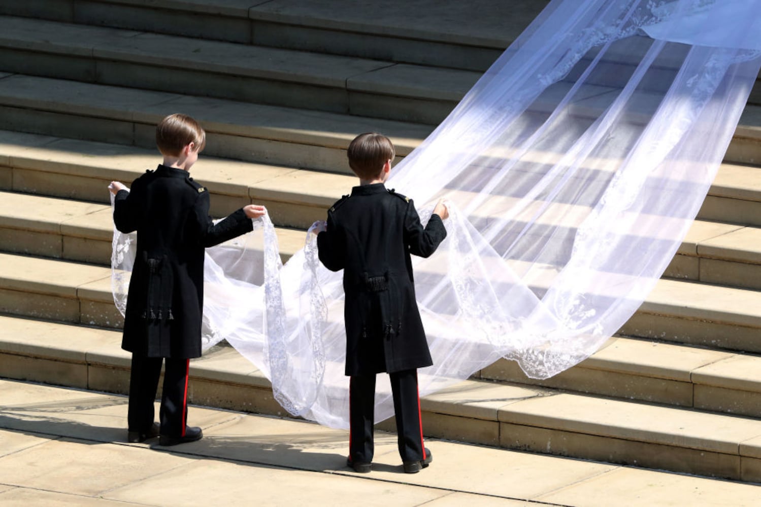 Photos: Meghan Markle’s wedding dress stuns at royal wedding