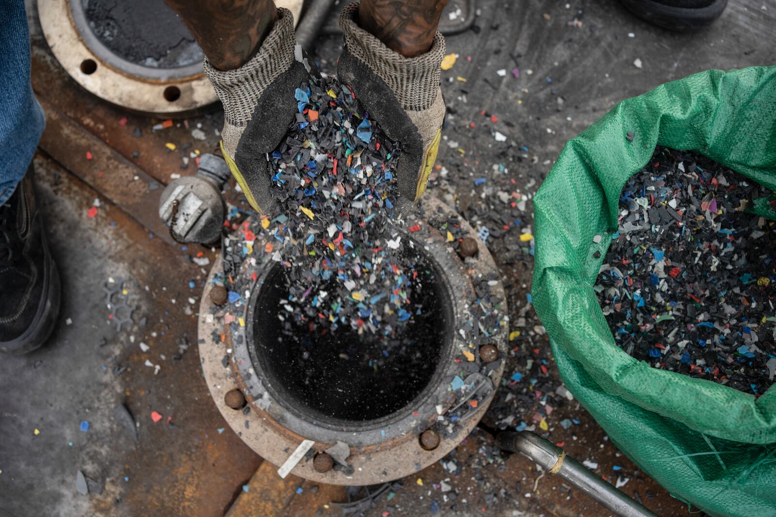 HOLD FOR STORY Different types of plastic are seen inside Petgaserita, a non-catalytic pyrolysis machine, which will be converted into fuel, in Boca del Rio, Veracruz, Mexico, Jan. 4, 2025. (AP Photo/Felix Marquez)