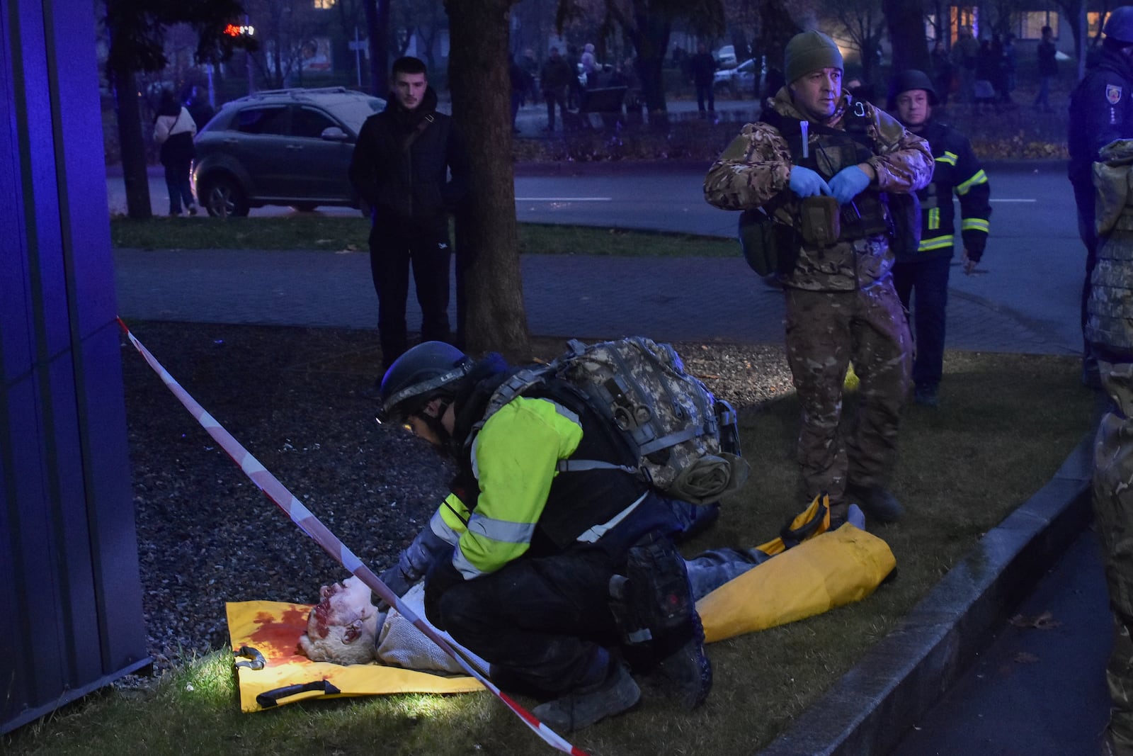 EDS NOTE: GRAPHIC CONTENT - A paramedic examines the body of a civilian killed after a Russian missile hit a private medical clinic, in Zaporizhzhia, Ukraine, Tuesday, Dec. 10, 2024. (AP Photo/Andriy Andriyenko)