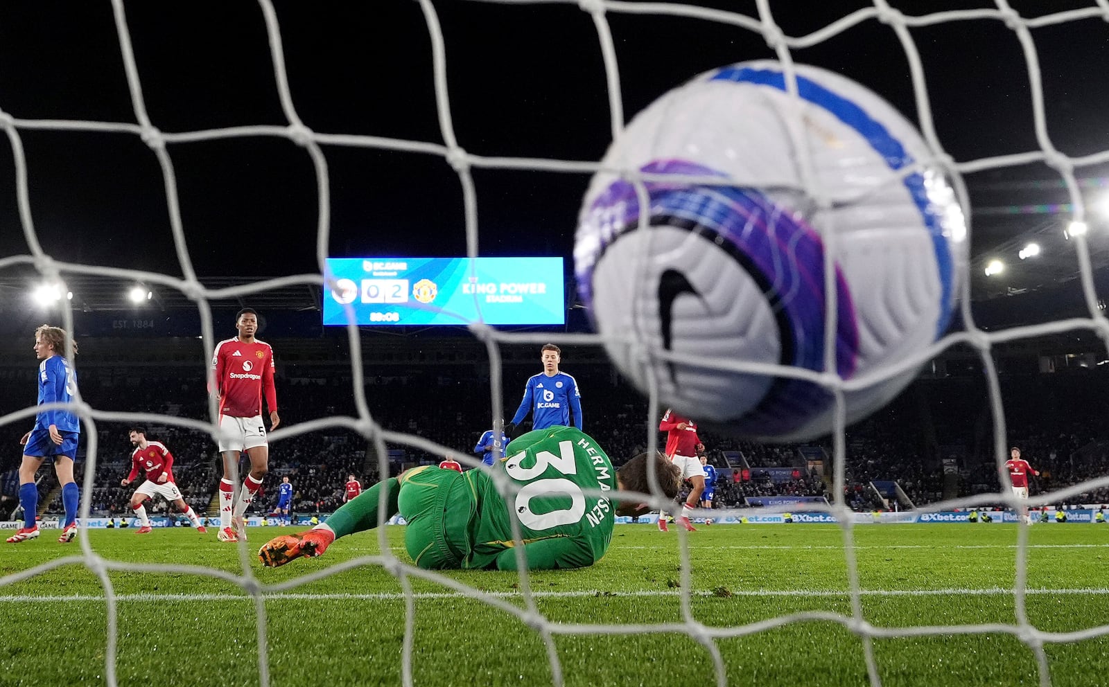 Manchester United's Bruno Fernandes scores his side's third goal during the English Premier League soccer match between Leicester City and Manchester United, at the King Power Stadium, Leicester, England, Sunday March 16, 2025. (Martin Rickett/PA via AP)