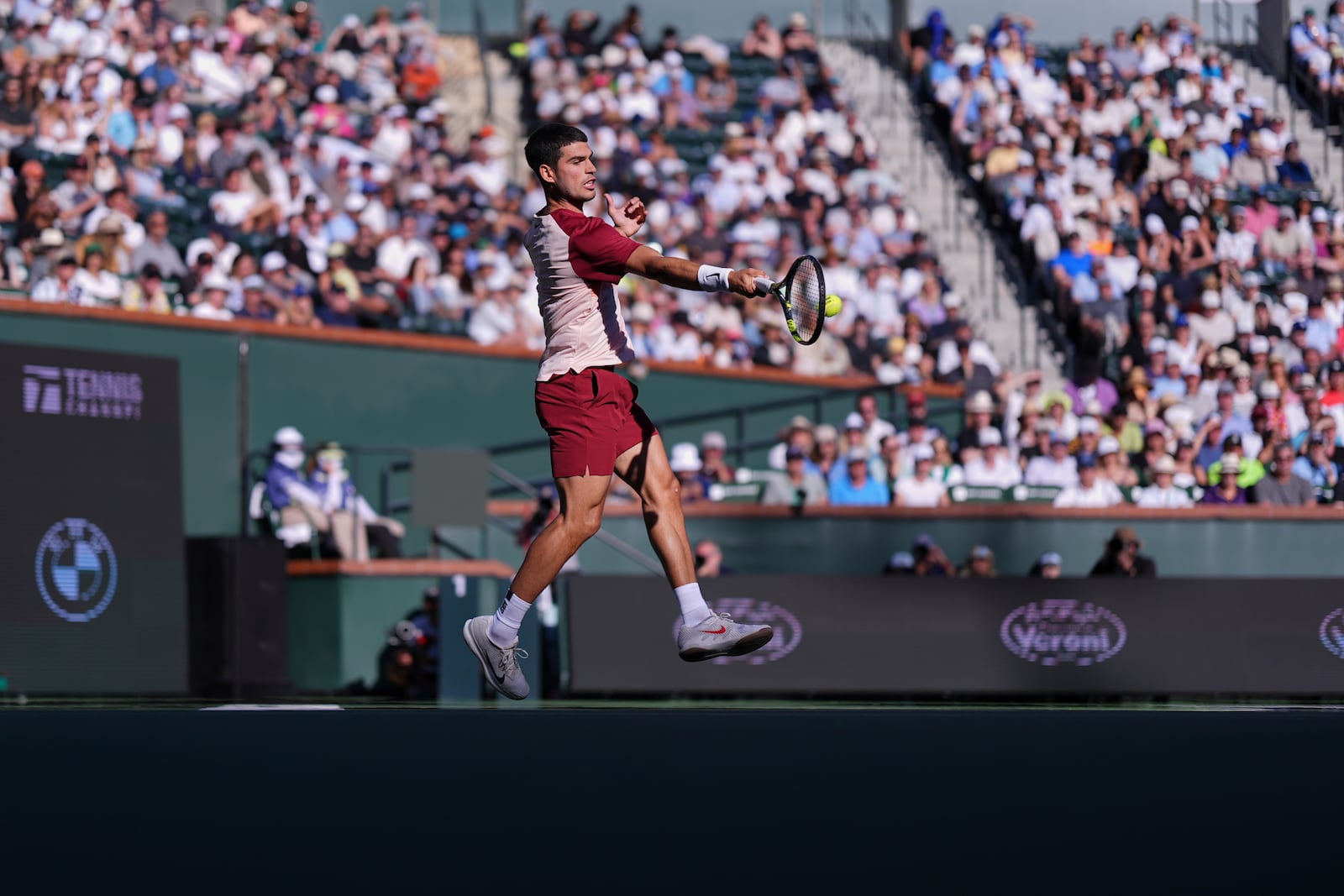 Carlos Alcaraz, of Spain, returns to Jack Draper, of Great Britain, during their semifinals match at the BNP Paribas Open tennis tournament Saturday, March 15, 2025, in Indian Wells, Calif. (AP Photo/Mark J. Terrill)