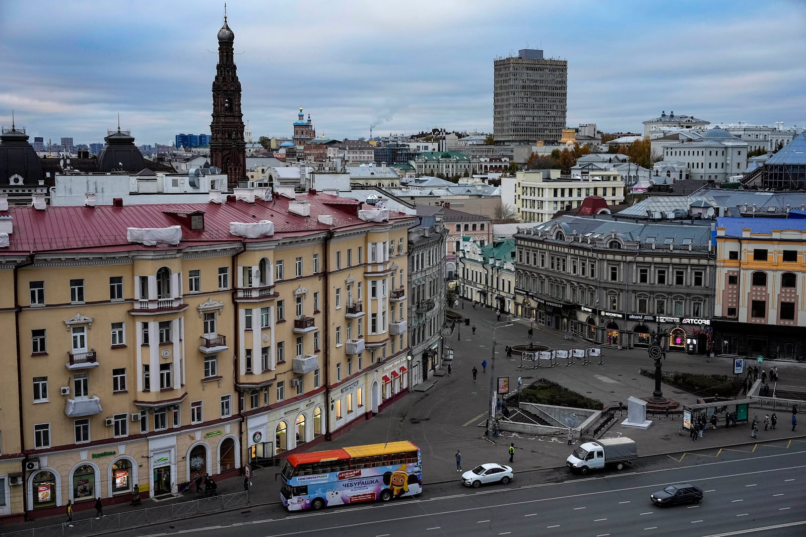 A view of the Square of Gabdulla Tukay with the Bell Tower of the Epiphany Cathedral, background left, in the center of Kazan, the capital of Tatarstan republic of Russia, a day before BRICS Summit, Monday, Oct. 21, 2024. (AP Photo/Alexander Zemlianichenko)