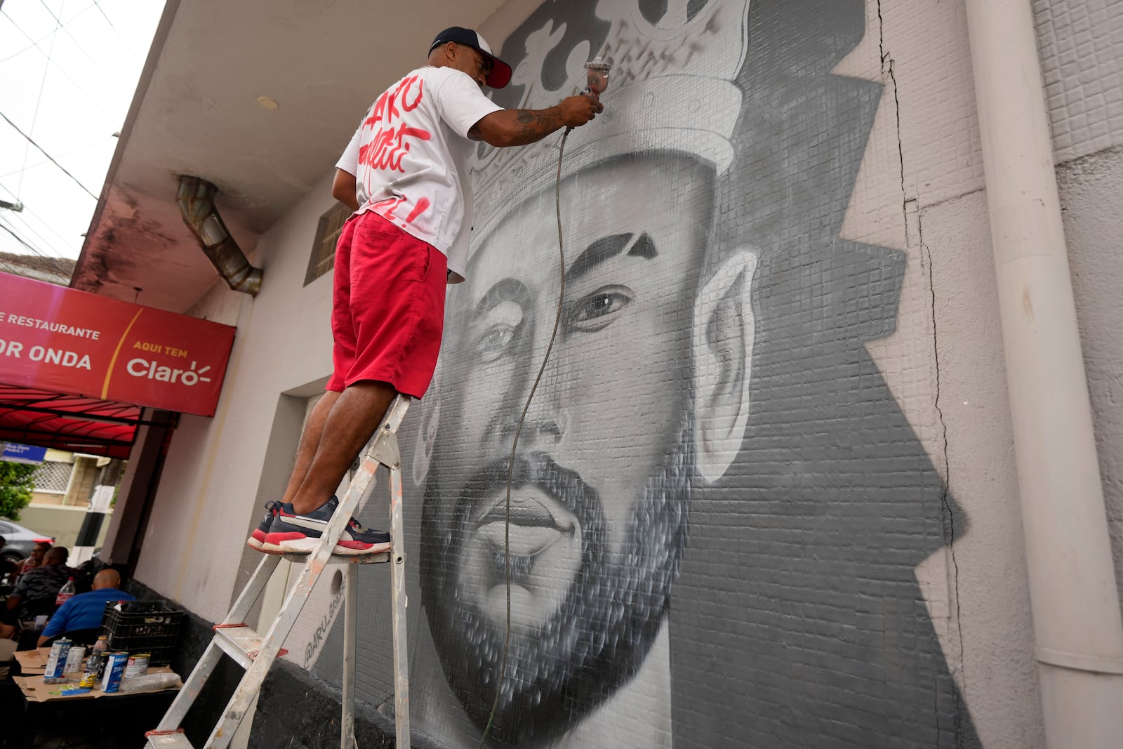 A mural of Brazilian soccer player Neymar is painted next to Vila Belmiro stadium in Santos, Brazil, Friday, Jan. 31, 2025, before a ceremony presenting him as a new Santos FC player. (AP Photo/Andre Penner)