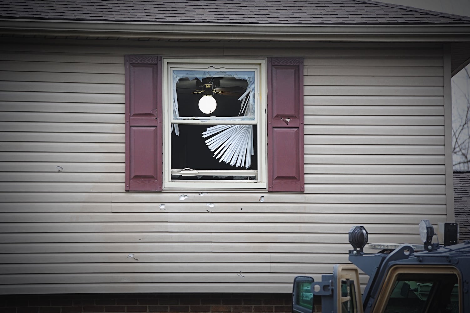 PHOTOS: Investigation continues after Springfield standoff