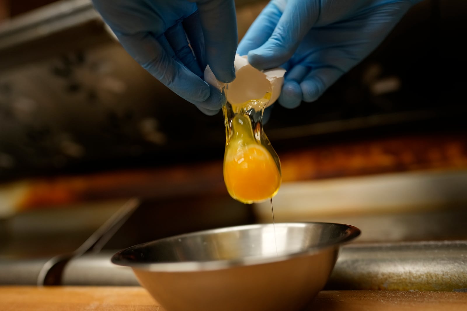 Chris Barton cracks eggs into a bowl at the Pepper Pod Restaurant, Thursday, Feb.13, 2025, Newport, Ky. (AP Photo/Carolyn Kaster)