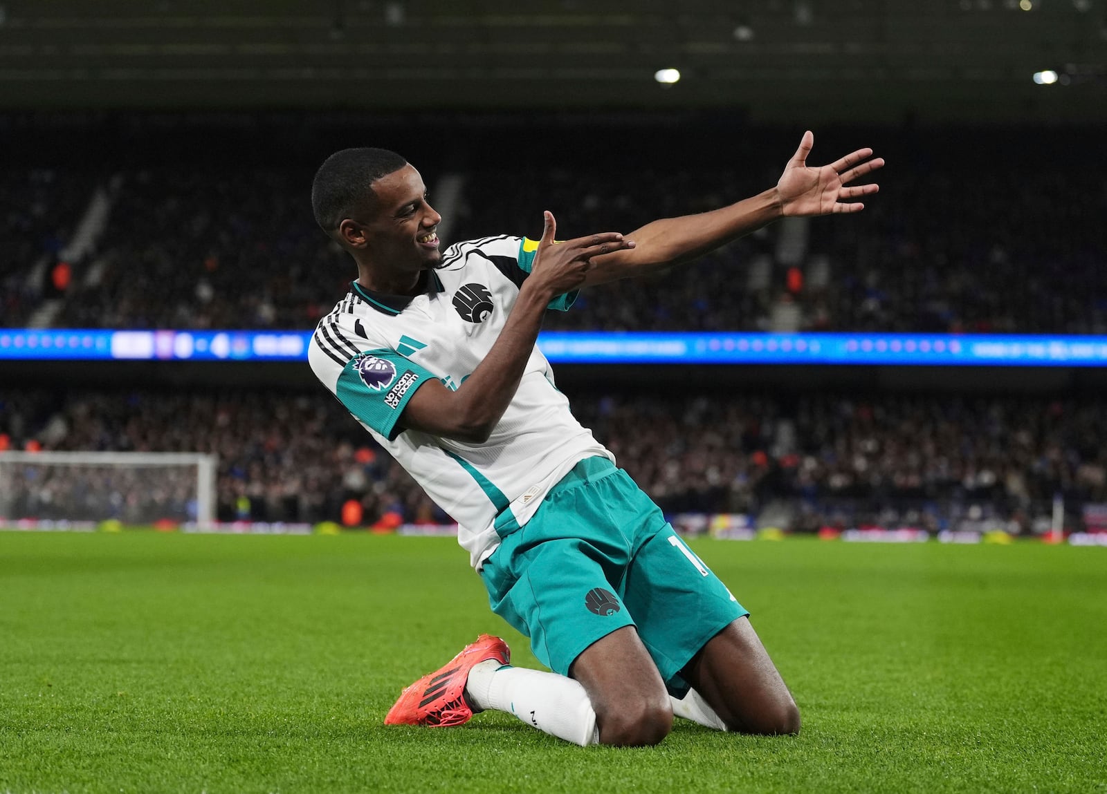 Newcastle United's Alexander Isak celebrates scoring during the English Premier League soccer match between Ipswich Town and Newcastle United at Portman Road, Ipswich, England, Saturday Dec. 21, 2024. (Bradley Collyer/PA via AP)