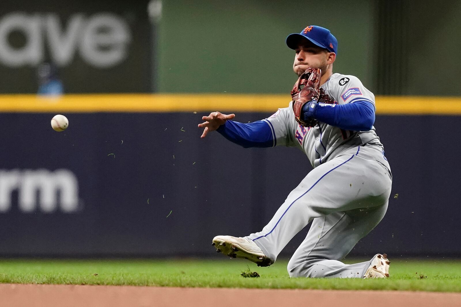 New York Mets' Jose Iglesias throws to first base during the fourth inning of a baseball game against the Milwaukee Brewers, Friday, Sept. 27, 2024, in Milwaukee. (AP Photo/Aaron Gash)