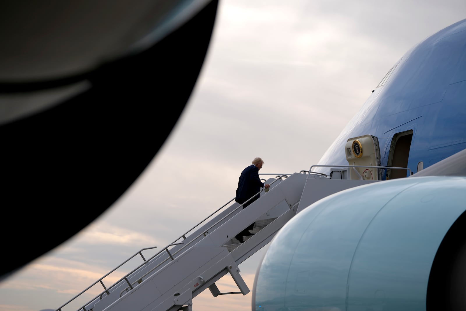 President Donald Trump boards Air Force One en route to Florida at Harry Reid International Airport in Las Vegas, Saturday, Jan. 25, 2025. (AP Photo/Mark Schiefelbein)