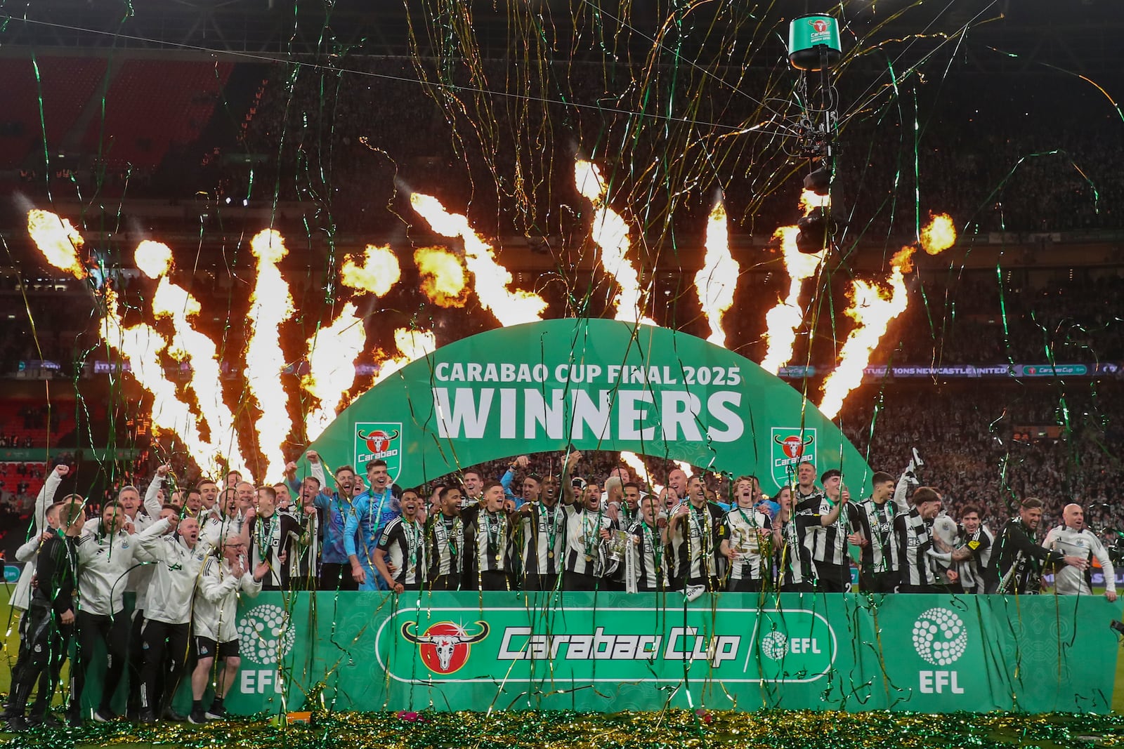 Newcastle players celebrate after winning the EFL Cup final soccer match between Liverpool and Newcastle at Wembley Stadium in London, Sunday, March 16, 2025. (AP Photo/Scott Heppell)