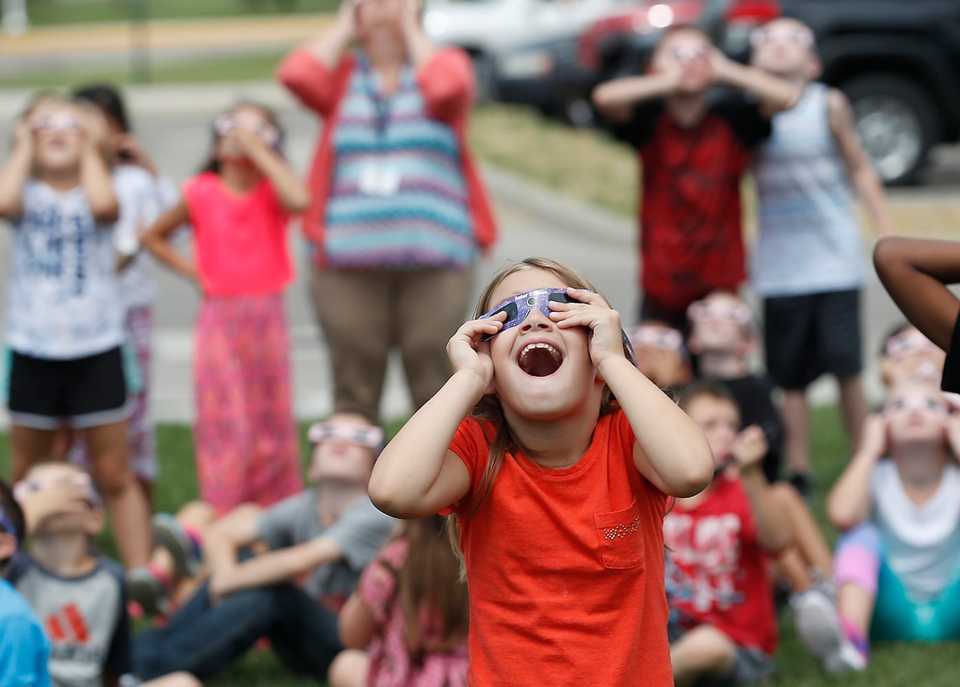 Springfield Students Watch Solar Eclipse