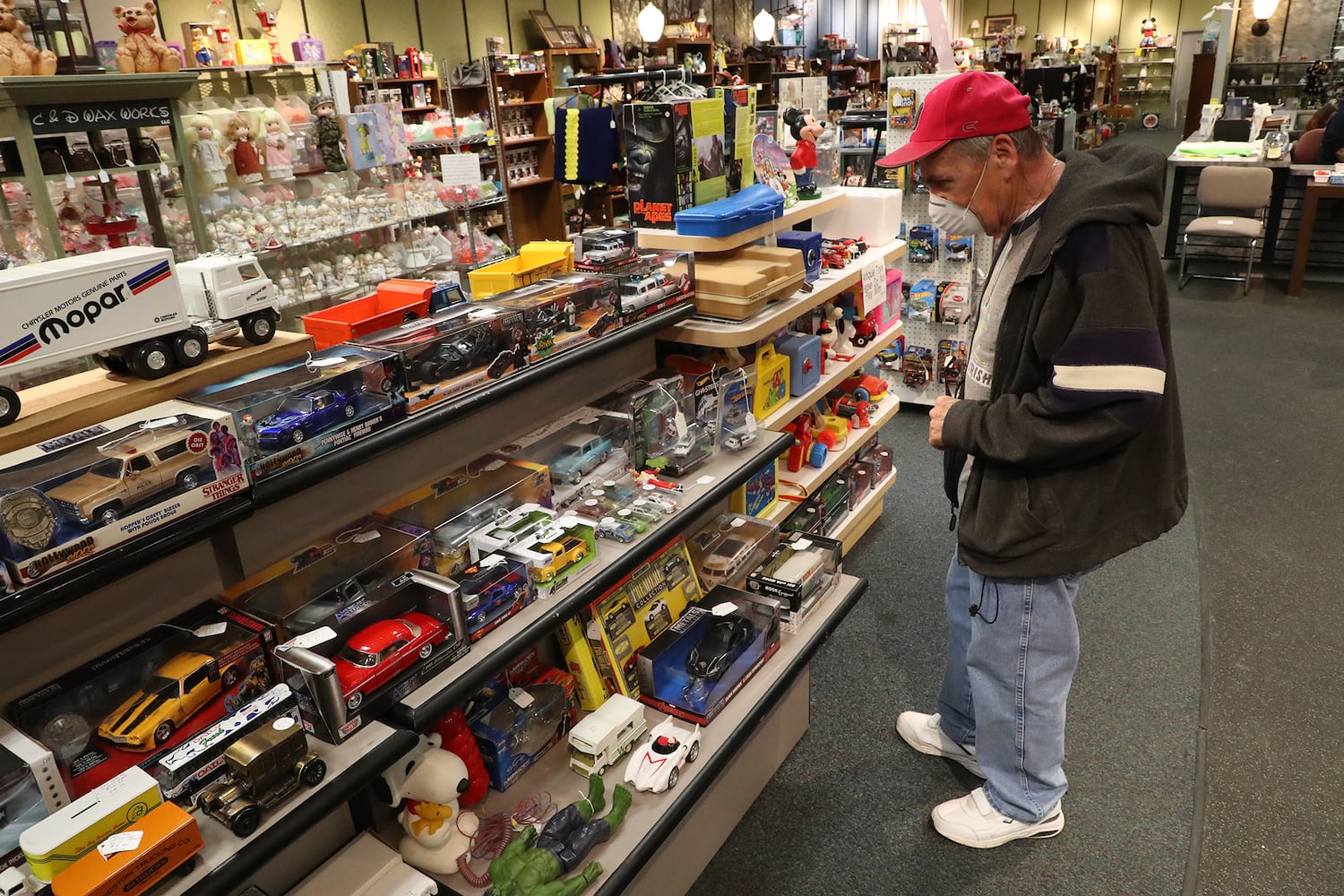 PHOTOS: Some Area Retailers Reopen