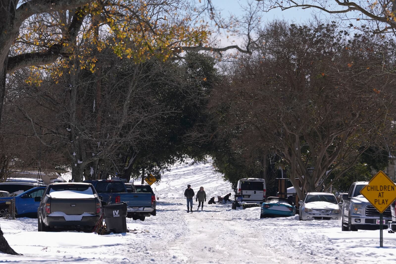 People walk from the snow covered Mississippi River levee the day after a rare and record setting snowstorm in Harhan, La., a suburb of New Orleans, Wednesday, Jan. 22, 2025. (AP Photo/Gerald Herbert)