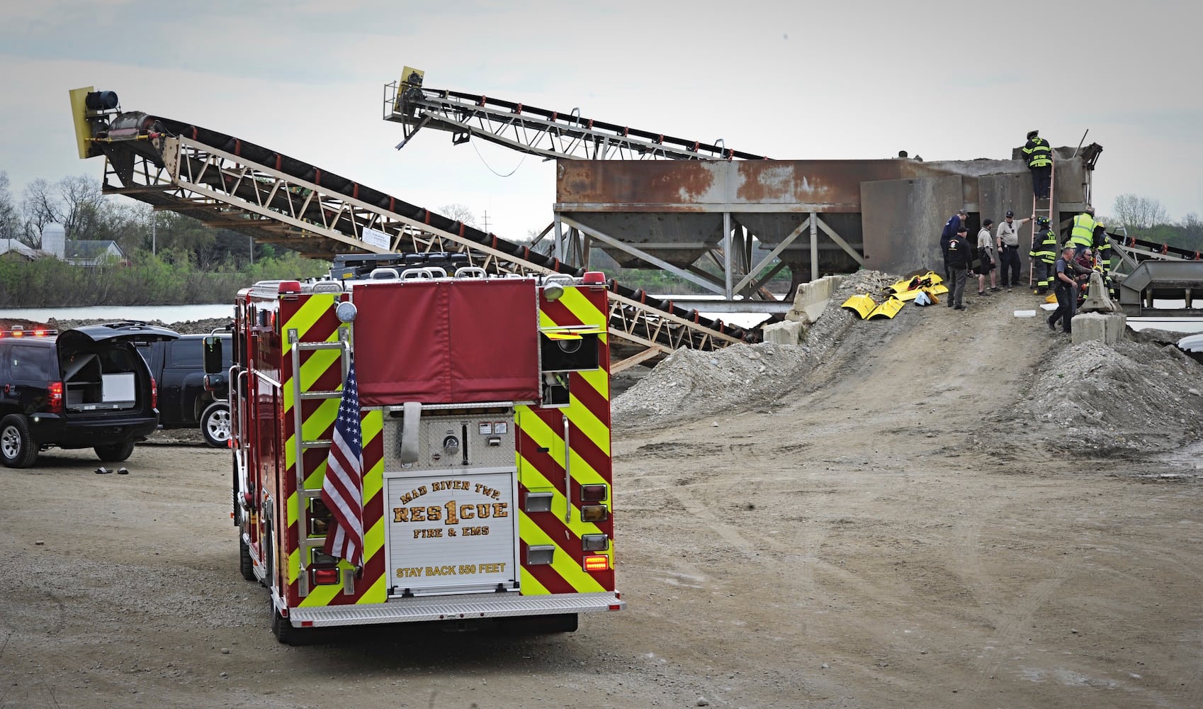 Man dies after falling in gravel pit in Clark County, officials say