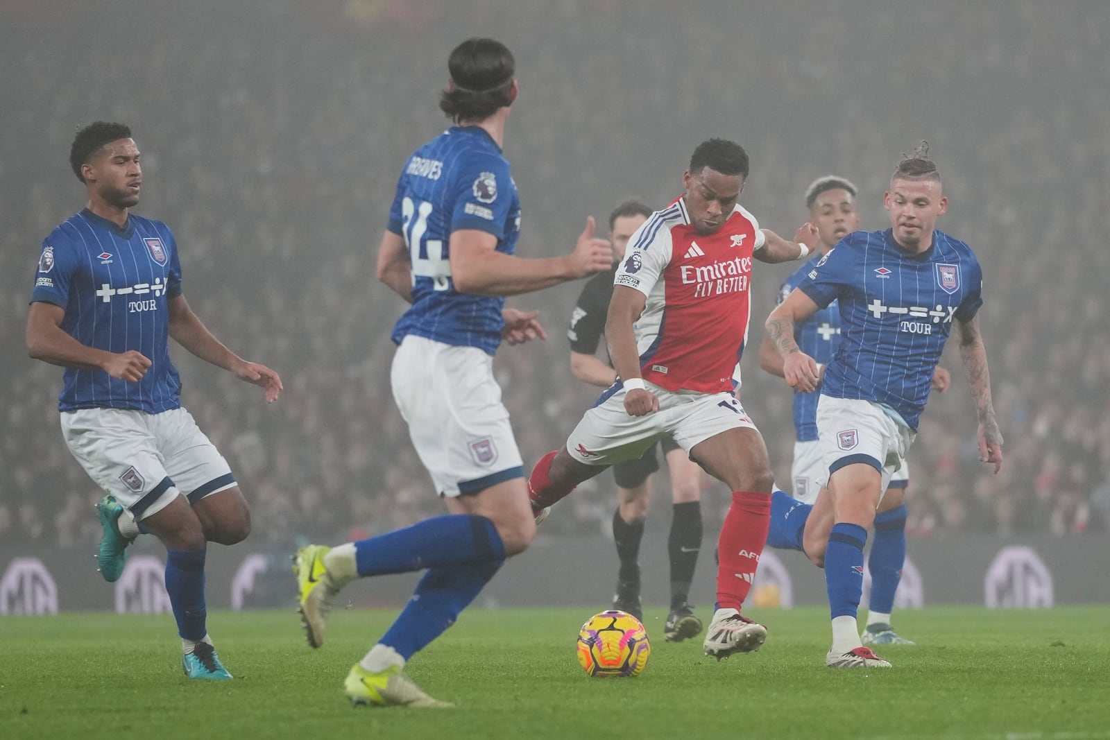 Arsenal's Jurrien Timber takes a shot during the English Premier League soccer match between Arsenal and Ipswich at the Emirates Stadium in London, Friday, Dec. 27, 2024. (AP Photo/Kin Cheung)