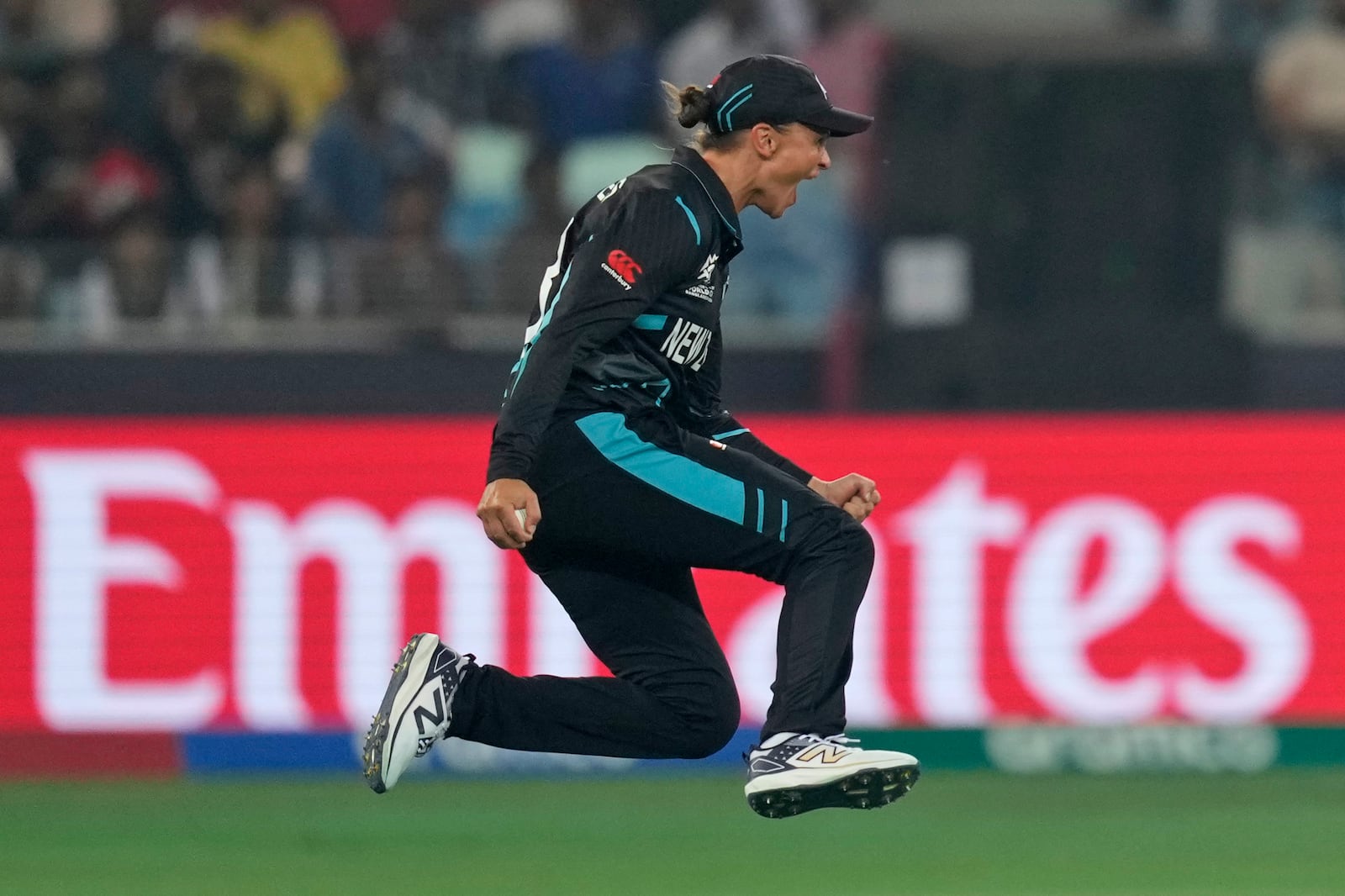 New Zealand's Suzie Bates celebrates after taking the catch to get South Africa's captain Laura Wolvaardt out during the ICC Women's T20 World Cup 2024 final match between New Zealand and South Africa at Dubai, United Arab Emirates, Sunday, Oct. 20, 2024. (AP Photo/Altaf Qadri)