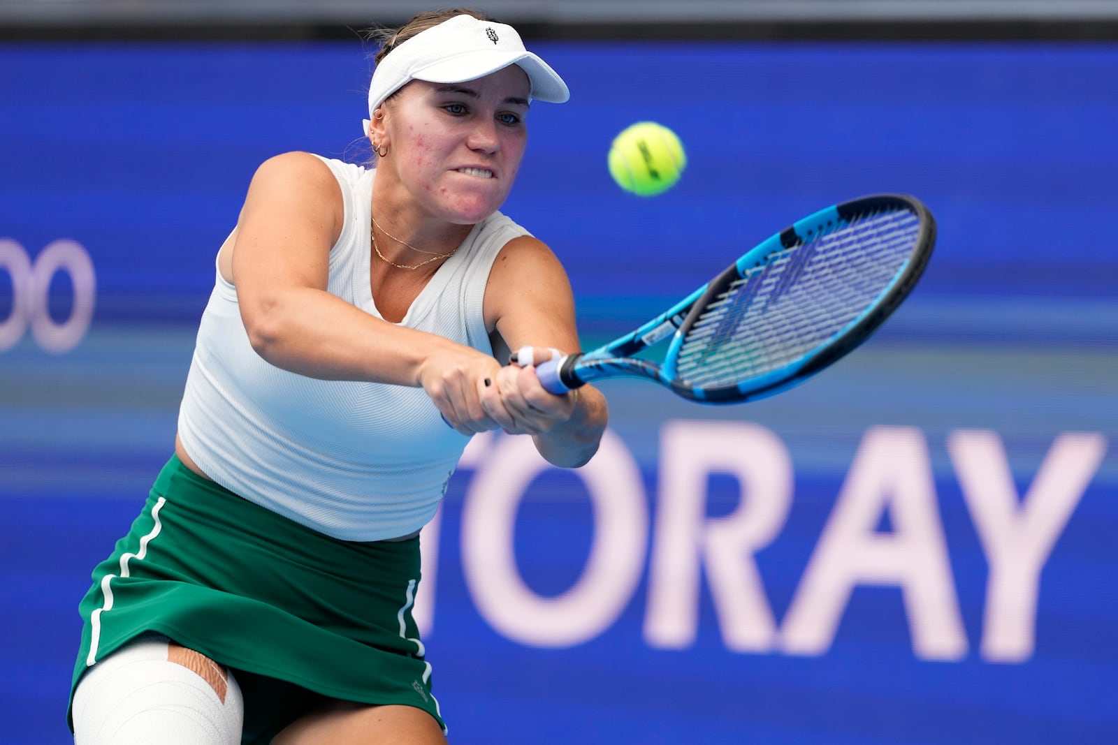 Sofia Kenin of the United States returns a shot against China's Zheng Qinwen during the final match of the Pan Pacific Open women's tennis tournament at Ariake Coliseum, in Tokyo, Sunday, Oct. 27, 2024. (AP Photo/Eugene Hoshiko)