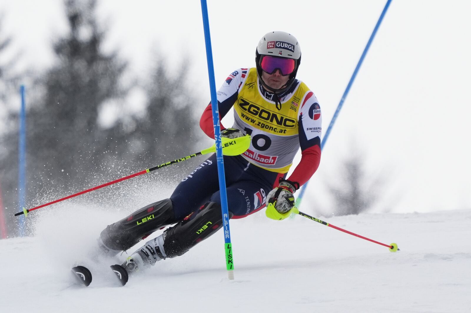 Britain's Dave Ryding competes in a men's slalom, at the Alpine Ski World Championships, in Saalbach-Hinterglemm, Austria, Sunday, Feb. 16, 2025. (AP Photo/Giovanni Auletta)