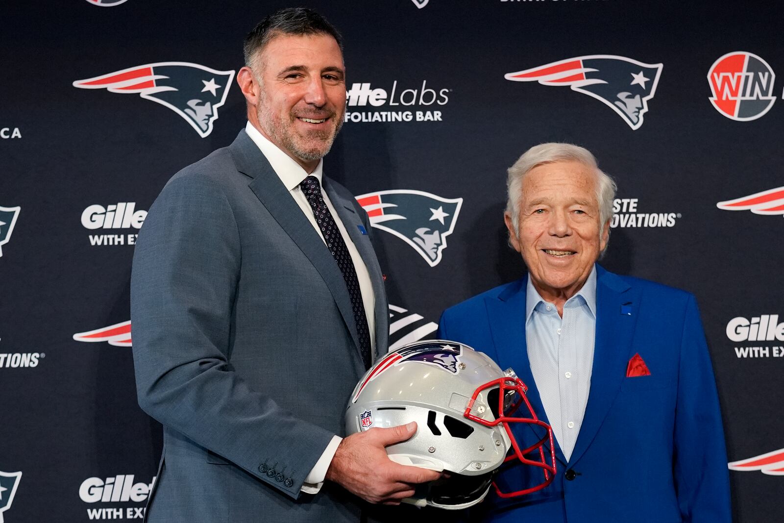 New England Patriots head coach Mike Vrabel smiles while posing with team owner Robert Kraft, right, during an availability, Monday, Jan. 13, 2025, in Foxborough, Mass.. (AP Photo/Charles Krupa)