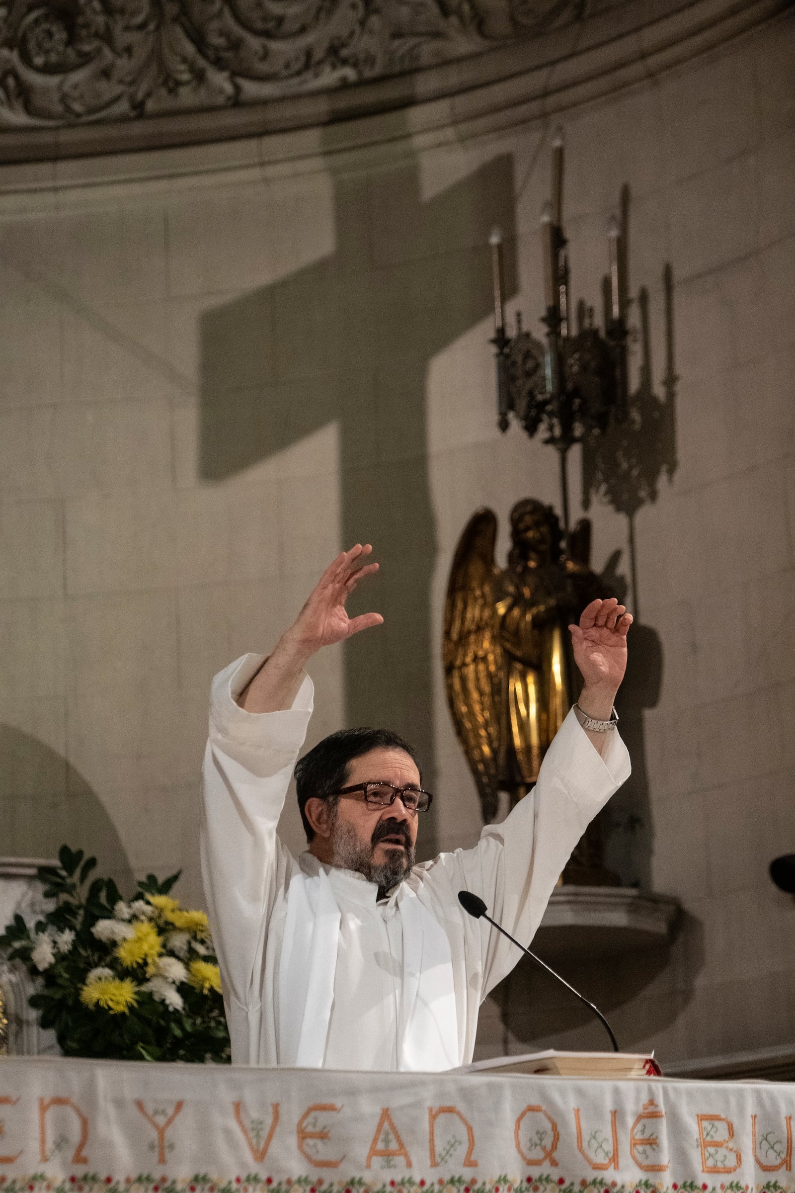 Priest Miguel Moreyra leads a Mass to pray for Pope Francis' health in Buenos Aires, Argentina, Wednesday, Feb. 19, 2025. (AP Photo/Rodrigo Abd)