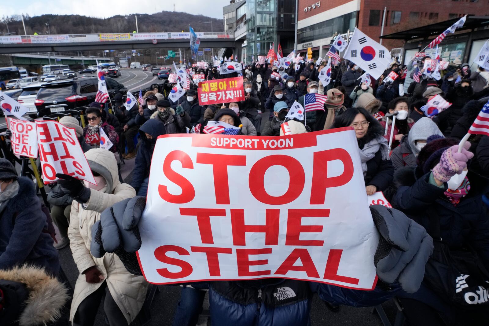 Supporters of impeached South Korean President Yoon Suk Yeol stage a rally to oppose his impeachment near the presidential residence in Seoul, South Korea, Tuesday, Jan. 7, 2025. (AP Photo/Ahn Young-joon)