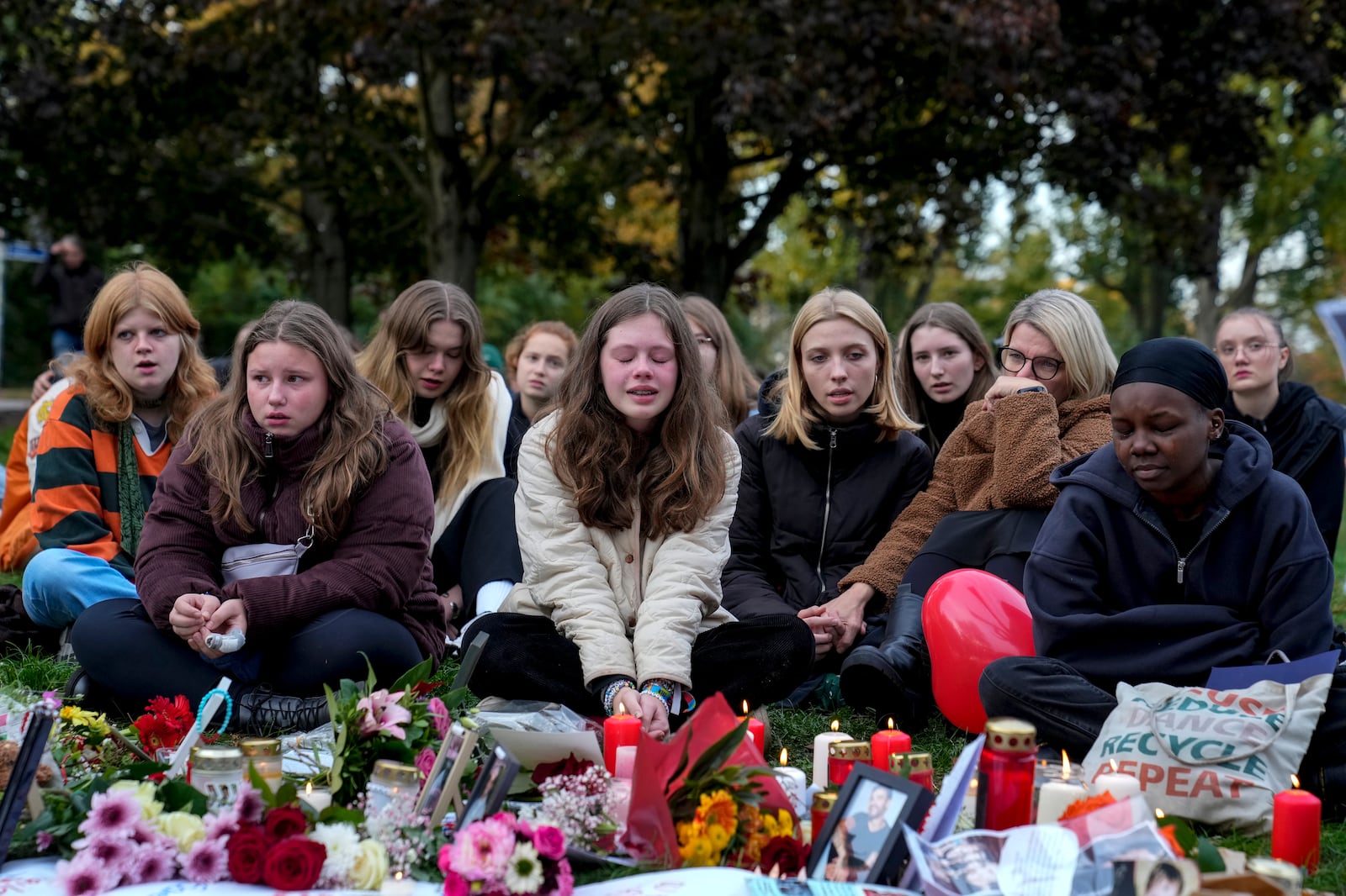 Fans gather to pay tribute to late British singer Liam Payne, former member of the British pop band One Direction in Treptower Park in Berlin, Germany, Sunday, Oct. 20, 2024. (AP Photo/Ebrahim Noroozi)