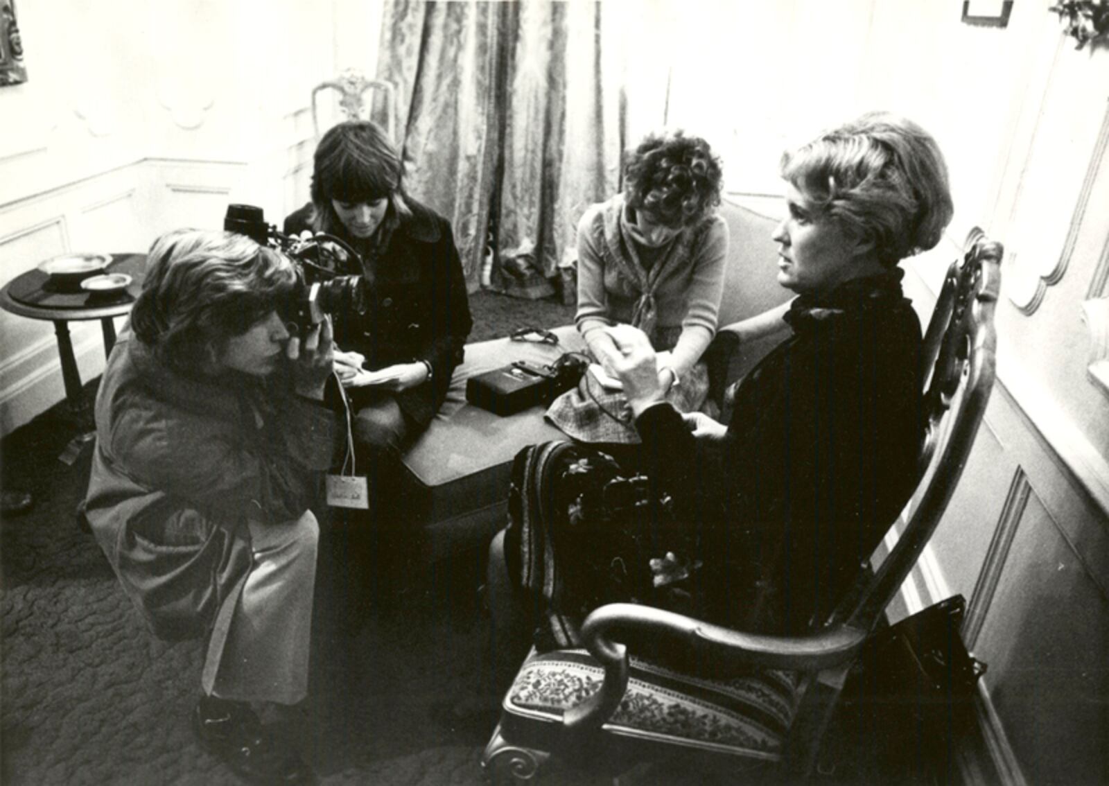 Erma Bombeck being interviewed by a magazine. DAYTON DAILY NEWS ARCHIVE