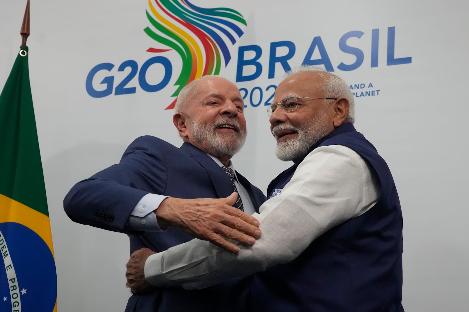 Brazil's President Luiz Inacio Lula da Silva, left, and India's Prime Minister Narendra Modi shake hands during a bilateral meeting at the G20 Summit, Tuesday, Nov. 19, 2024. (AP Photo/Eraldo Peres)