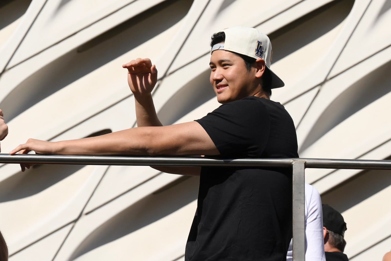 Los Angeles Dodgers' Shohei Ohtani waves at fans during the baseball team's World Series championship parade Friday, Nov. 1, 2024, in Los Angeles. (AP Photo/Kyusung Gong)