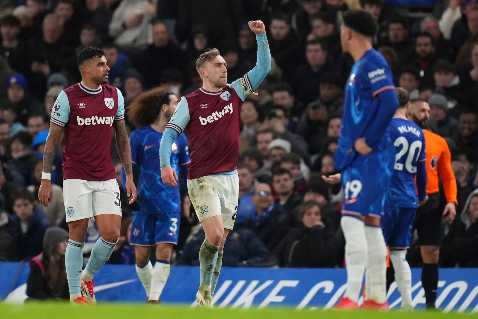 West Ham's Jarrod Bowen, center, celebrates after scoring his side's opening goal during the English Premier League soccer match between Chelsea and West Ham United at Stamford Bridge stadium in London, Monday, Feb. 3, 2025. (AP Photo/Kirsty Wigglesworth)