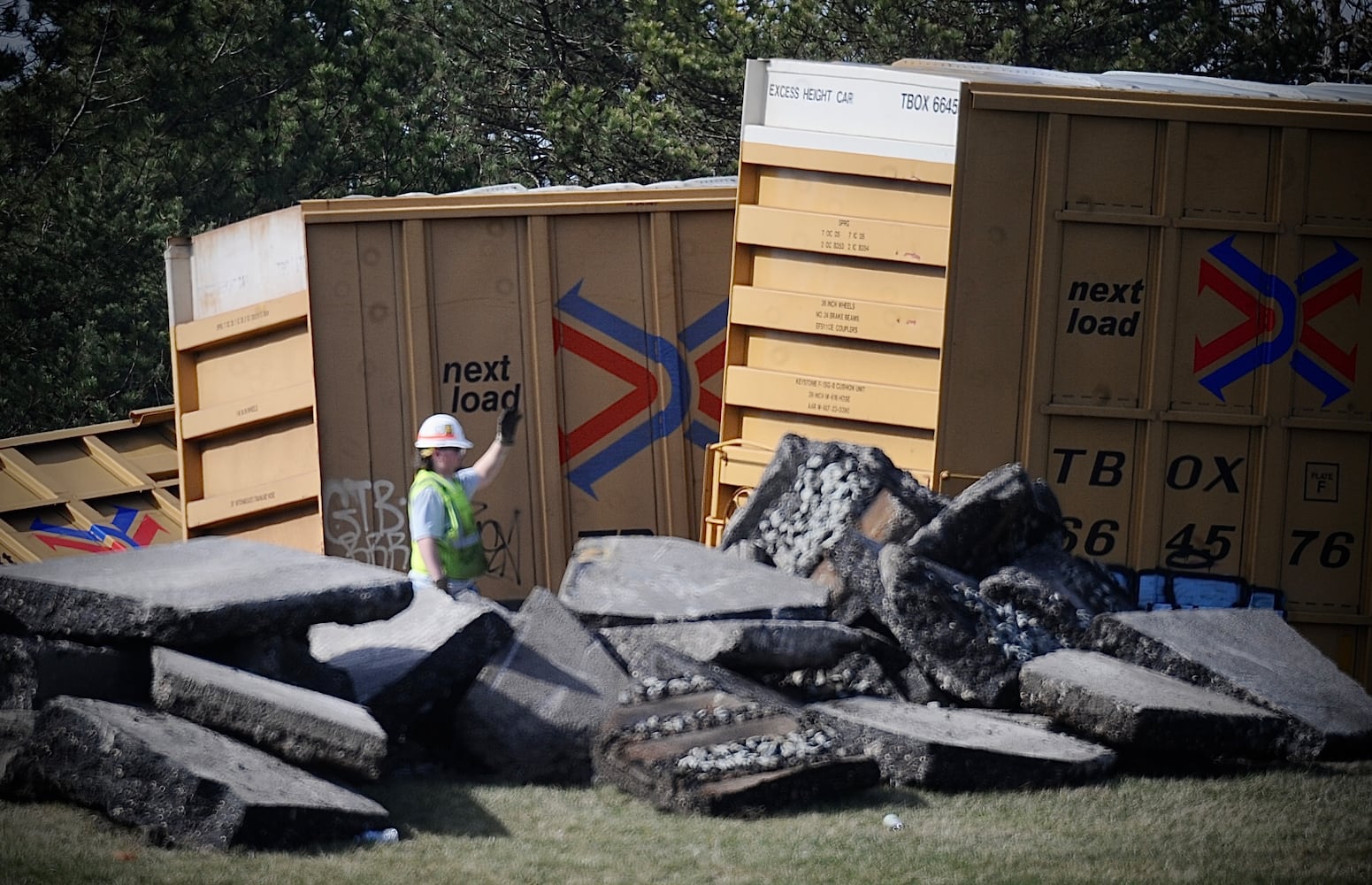 Cleaning up train derailment Clark county