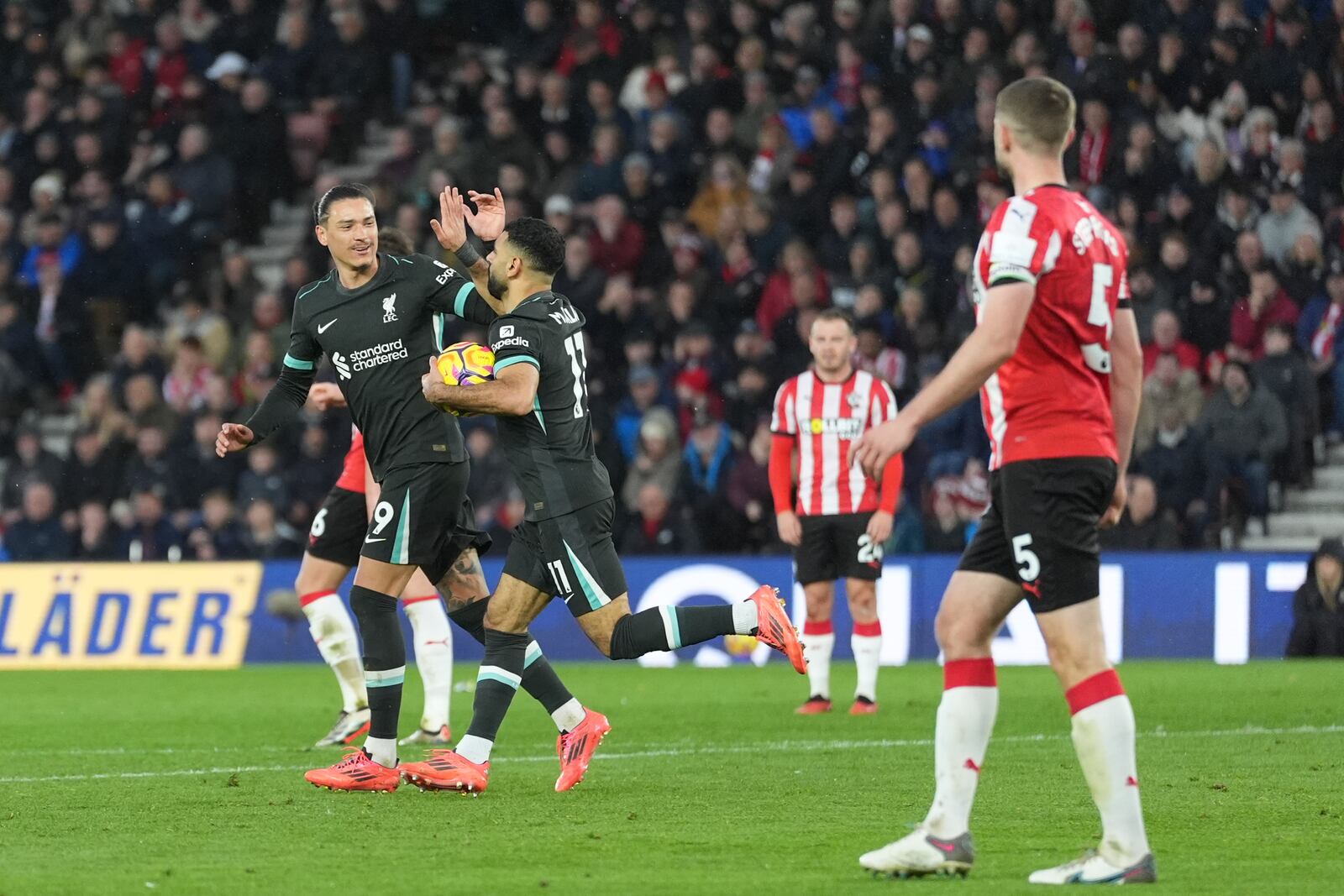 Liverpool's Mohamed Salah, right, celebrates with Darwin Nunez after scoring during the English Premier League soccer match between Southampton and Liverpool in Southampton, England, Sunday, Nov. 24, 2024. (AP Photo/Sean Ryan)