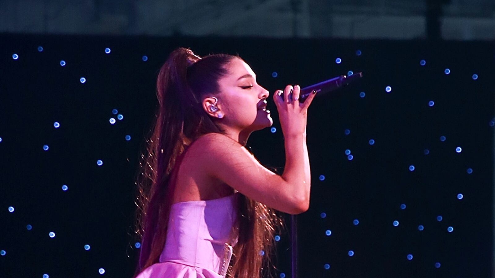 Ariana Grande made a genrous donation to Planned Parenthood.