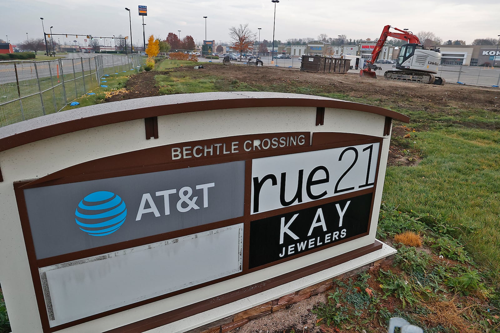 A vacant lot is all that's left Wednesday, Nov. 2, 2022 after a crew demolished a building in front of the Kohl's department store in the Bechtle Crossing shopping center. BILL LACKEY/STAFF