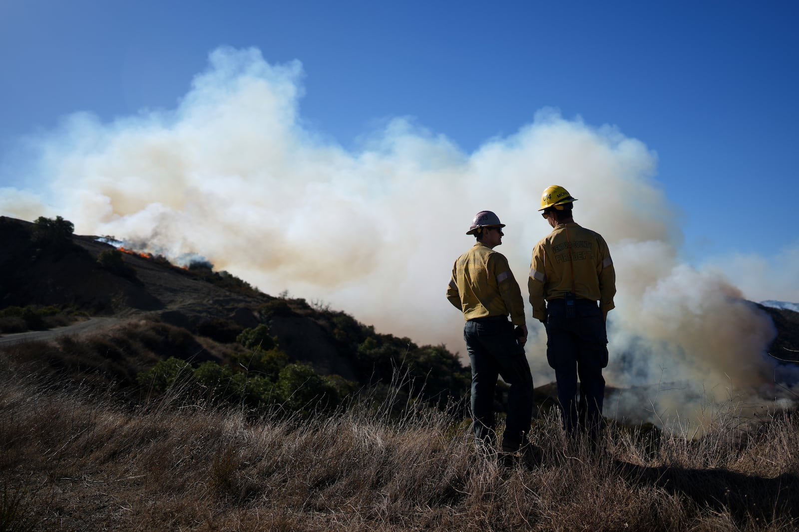 Fire crews monitor the Palisades Fire in the outskirts of the Pacific Palisades neighborhood of Los Angeles, Friday, Jan. 10, 2025. (AP Photo/Eric Thayer)