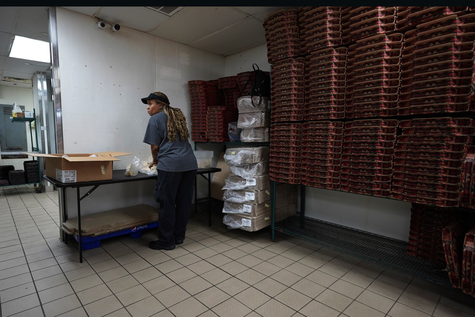 TiAnna Yeldell works in the kitchen at Pizza Hut, Thursday, Nov. 14, 2024, in Missouri City, Texas. (AP Photo/Eric Gay)