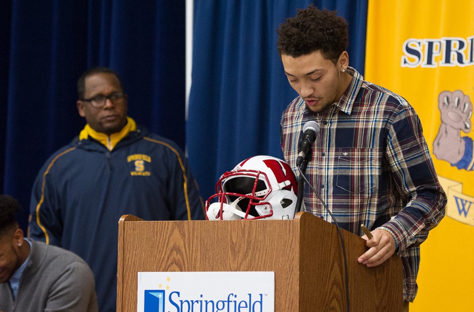 It’s Wisconsin football for Springfield’s Davis