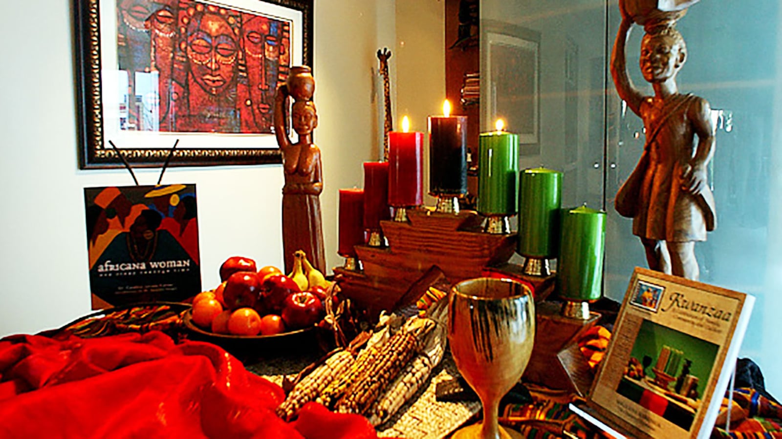 Dawn Sutherland celebrates Kwanzaa with friends at her home, Sunday afternoon in Baldwin Hills. Her home is filled with African art and African American art. (Photo by Richard Hartog/Los Angeles Times via Getty Images)