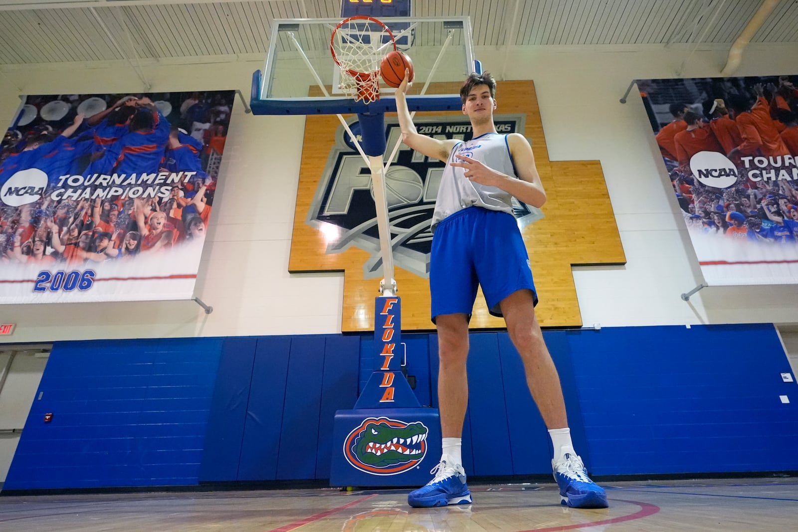 Olivier Rioux, 7-foot-9 NCAA college basketball player at Florida, poses for a photo after practice, Friday, Oct. 18, 2024, in Gainesville, Fla. (AP Photo/John Raoux)